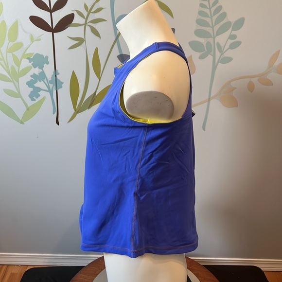 Lululemon Tank size 12? - Picture 2 of 4